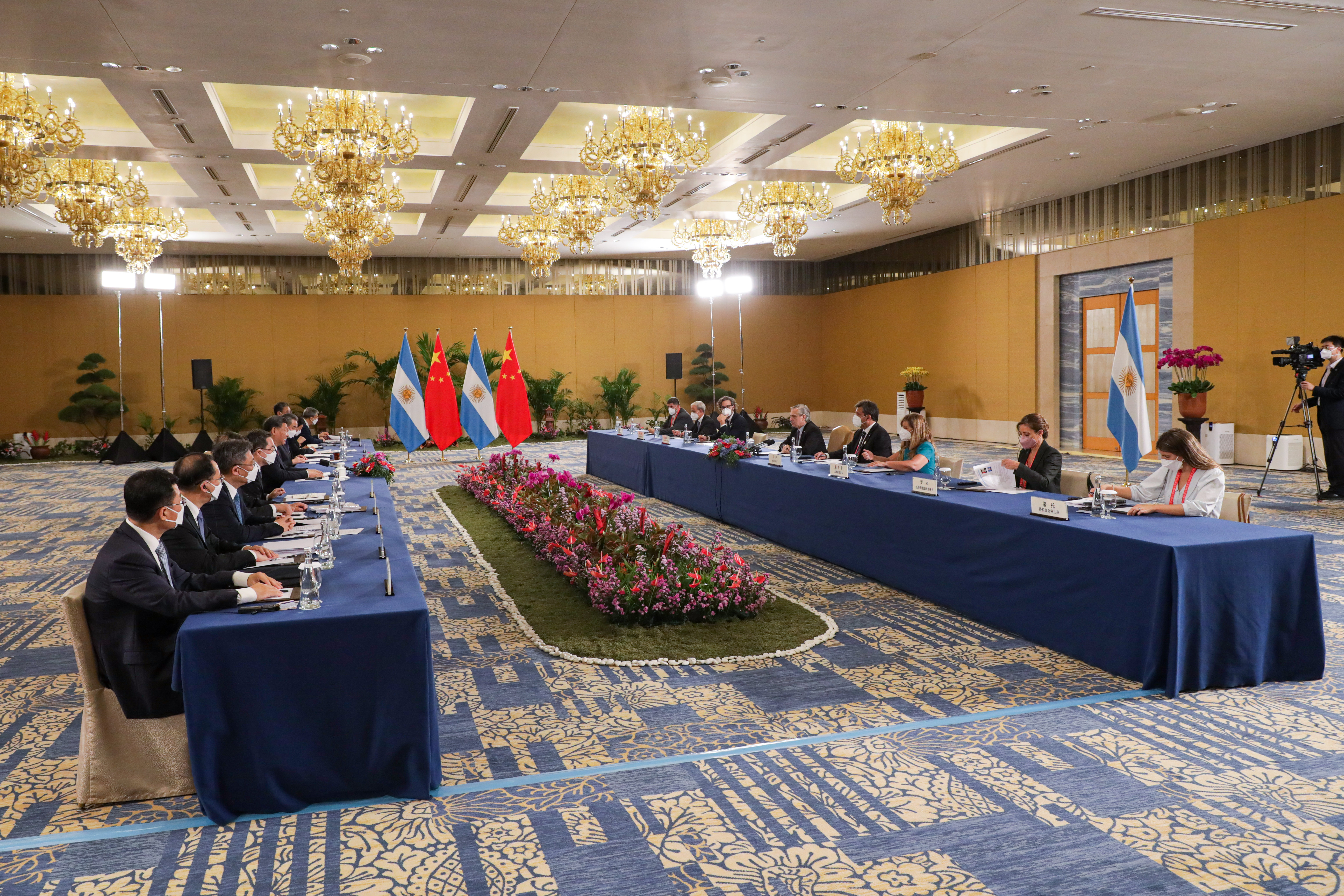 El encuentro entre la delegaciones china, encabezada por Xi Jinping, y argentina, encabezada por Alberto Fernández