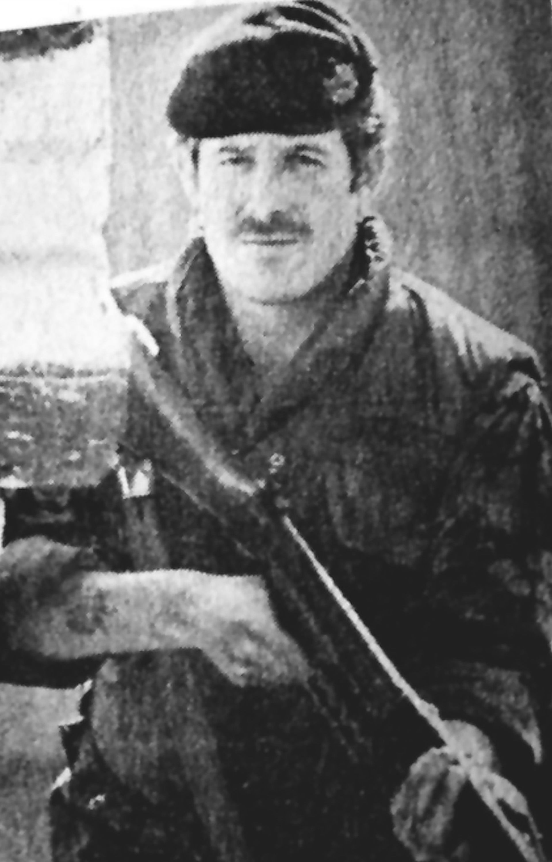 Mark Aston se retiró de la actividad militar en 2003. Para los 40 años de la guerra de Malvinas escribió un libro en el que cuenta detalles de su experiencia en combate ("The War Zone")