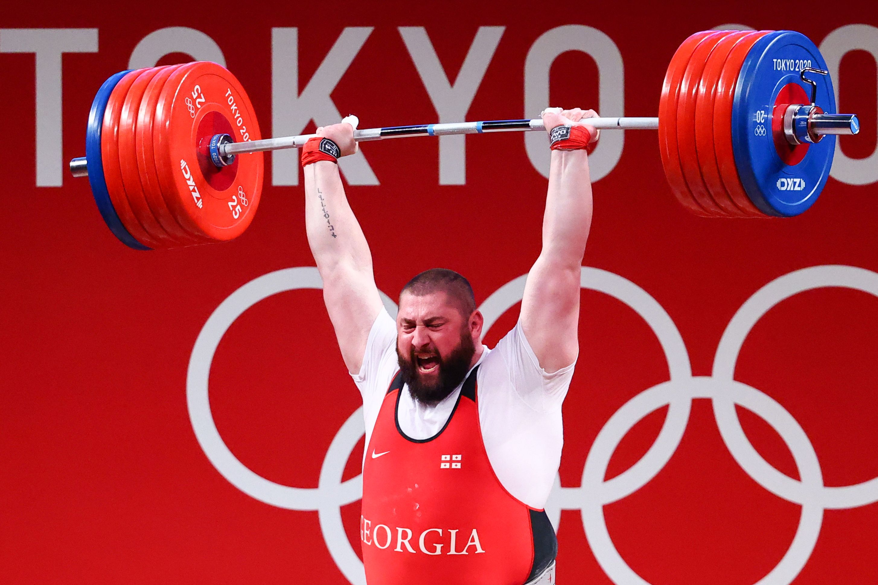 Lasha smashes world and Olympic records for weightlifting gold - Infobae