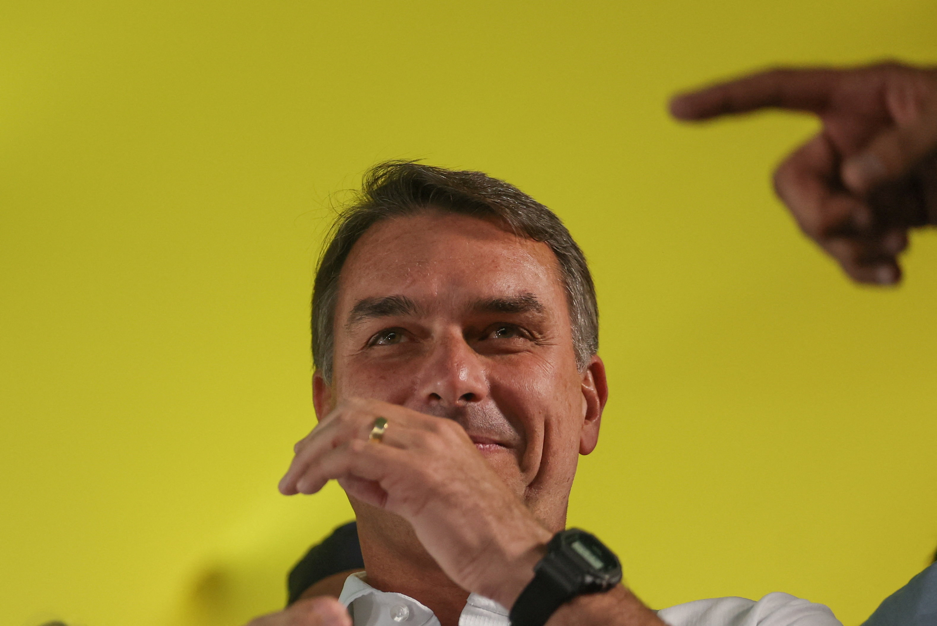 Fl&aacute;vio Bolsonaro prometi&oacute; reformar la Constituci&oacute;n de Brasil si derrota a Lula en el balotaje: \