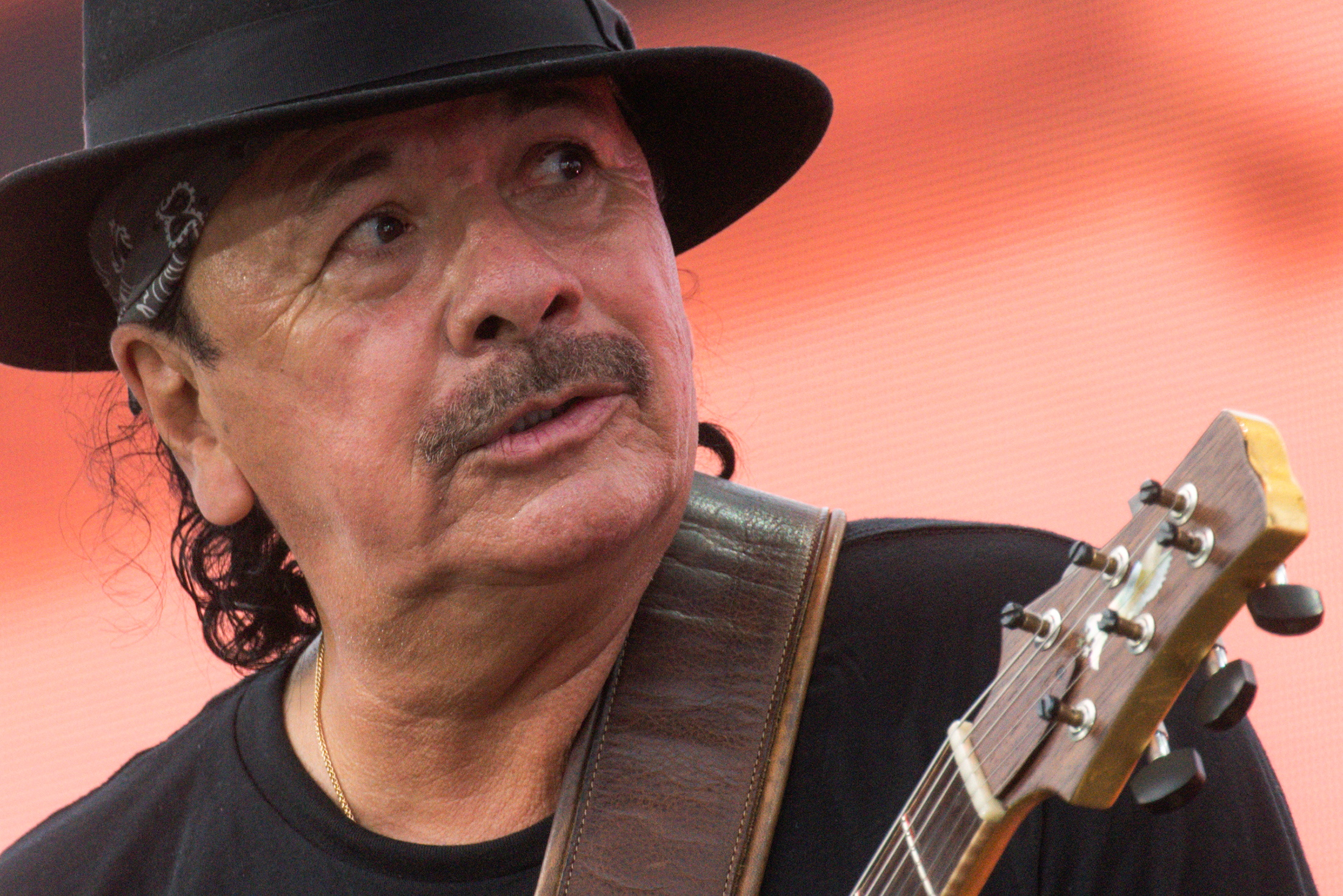 Carlos Santana aseguró en 1988 que Javier Bátiz le abrió las puertas del mundo de la guitarra eléctrica

Foto: REUTERS/Eduardo Munoz