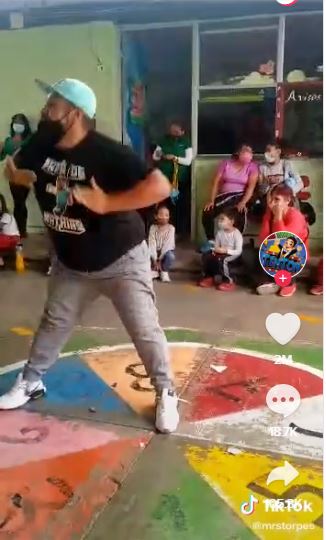 Día del Padre: papá e hijo se hicieron virales por su baile en festival  escolar - Infobae
