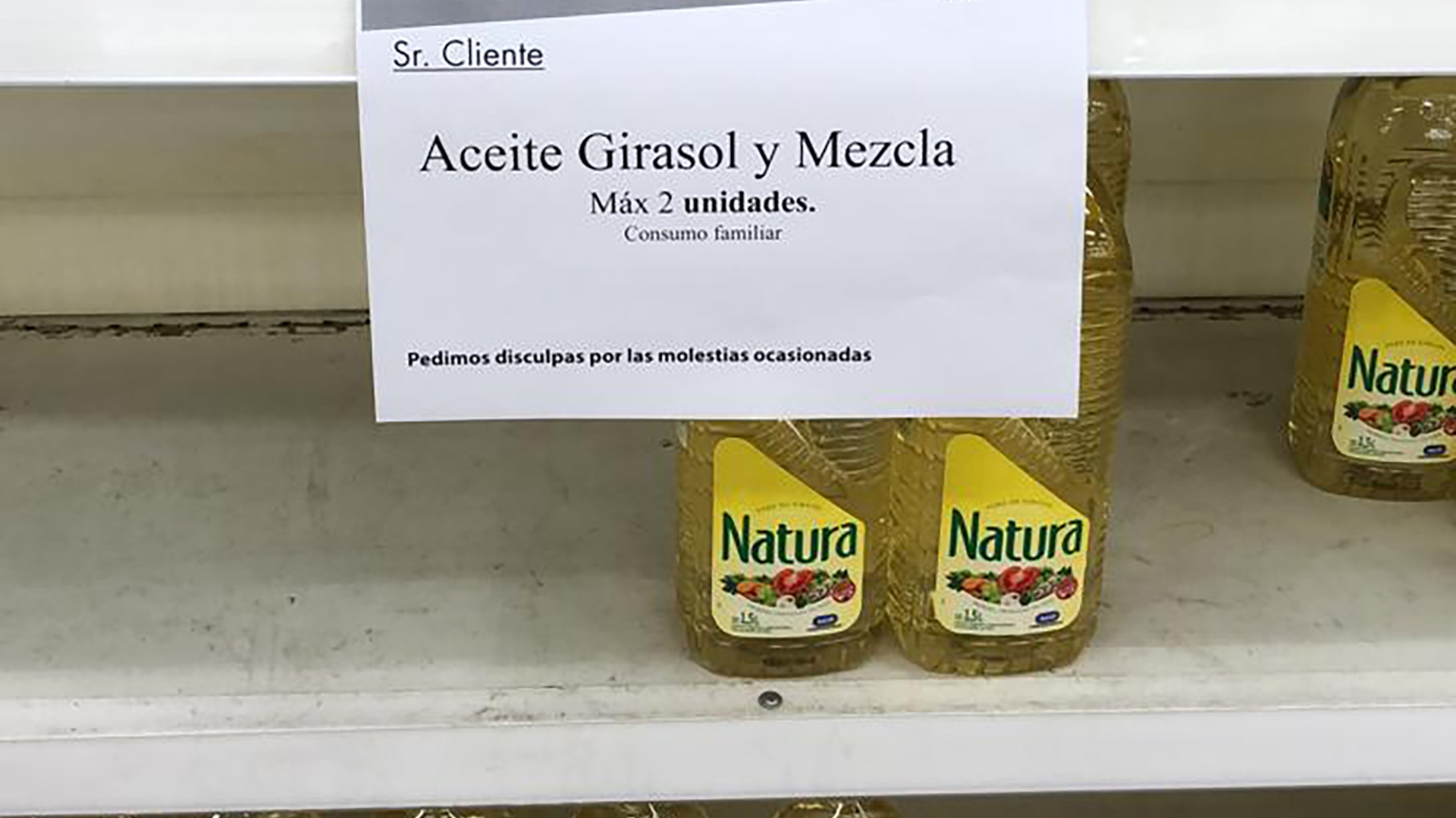 Guerra contra la inflación: el Gobierno amenazó a las alimenticias, pero  hay huecos en las góndolas y se venden productos racionados - Infobae