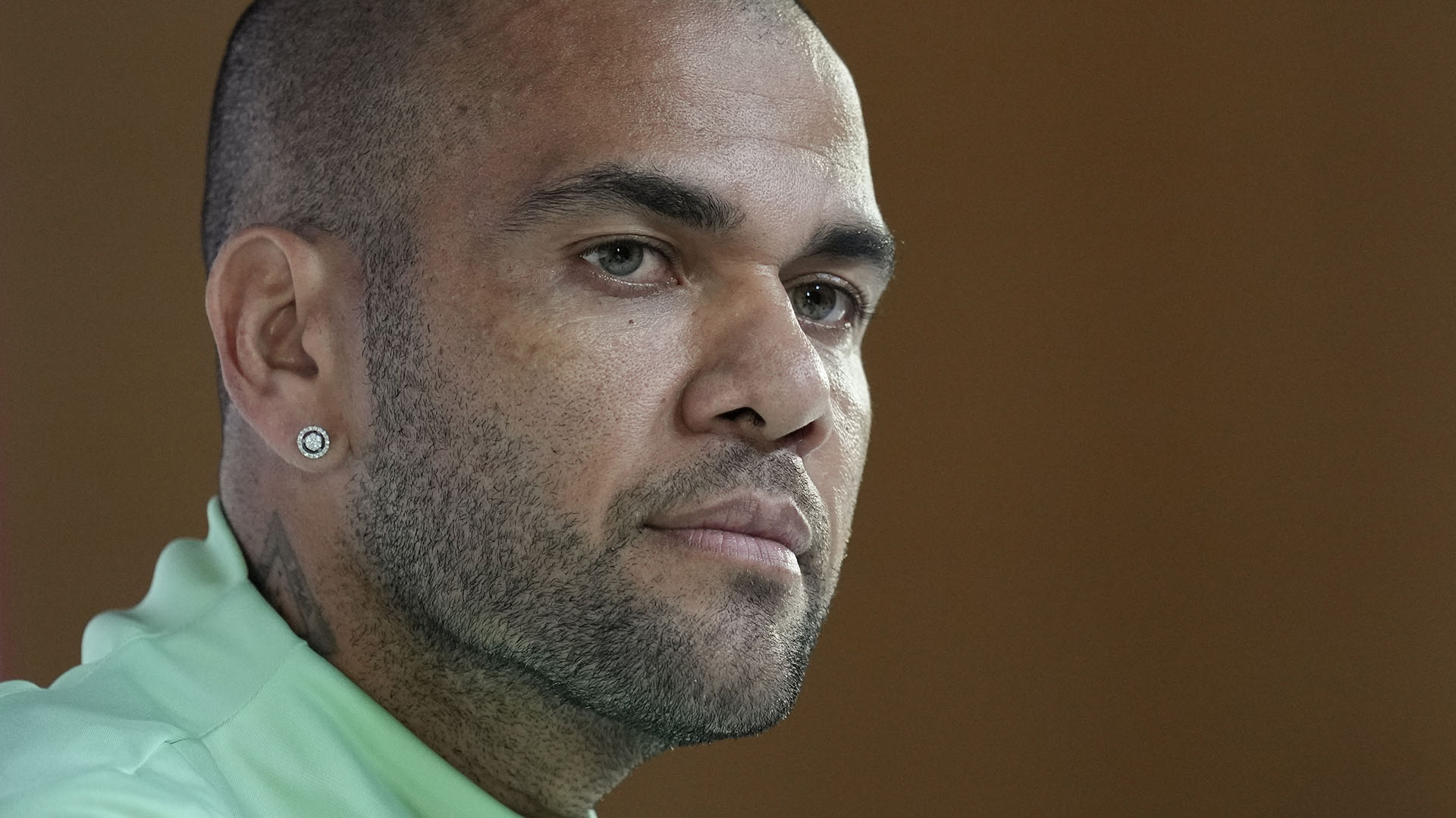 Dani Alves' group of lawyers is studying a strategy for him to be provisionally released during the case (AP)