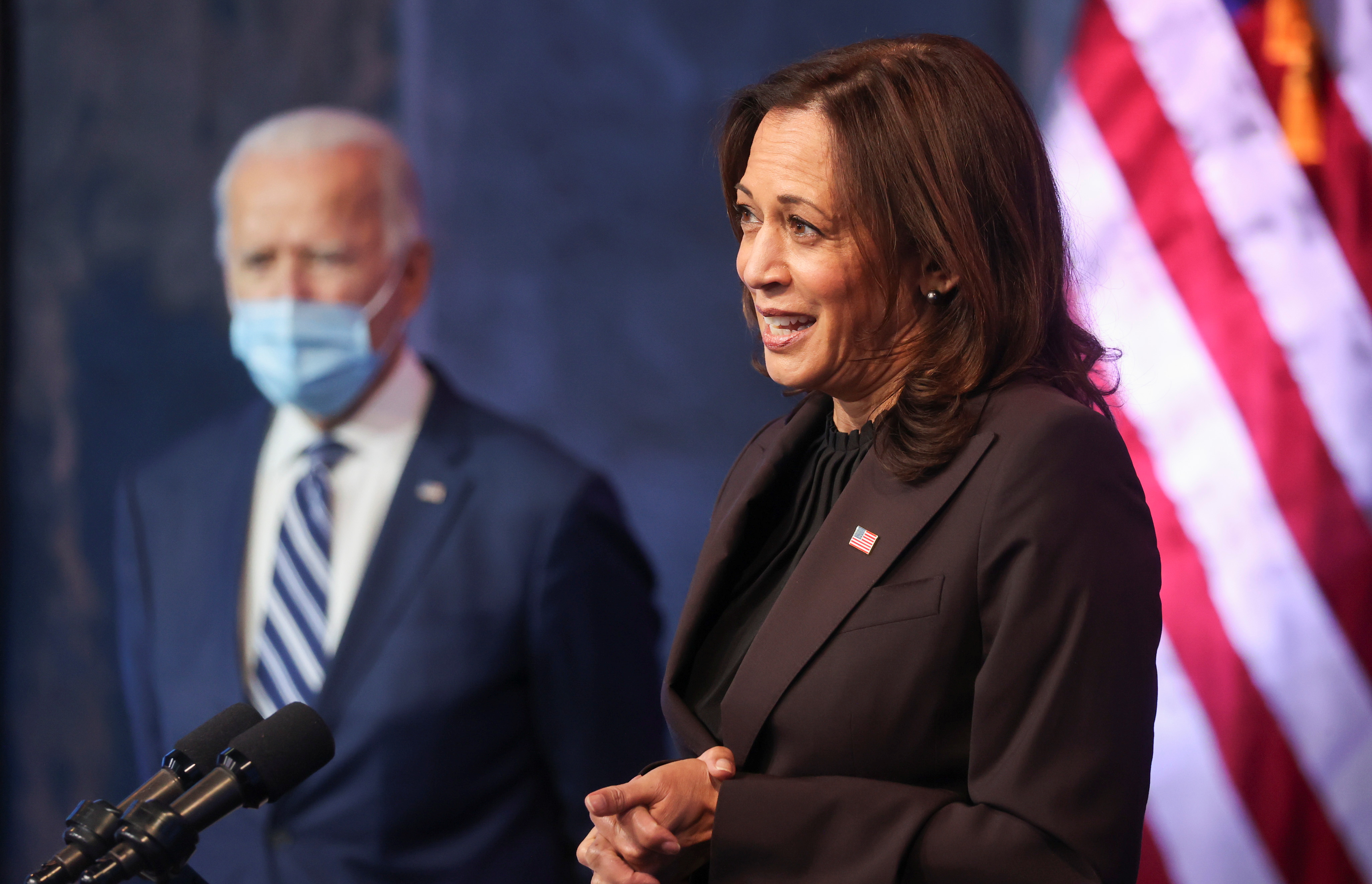 La vicepresidenta electa Kamala Harris junto al presidente electo Joe Biden (REUTERS/Jonathan Ernst)