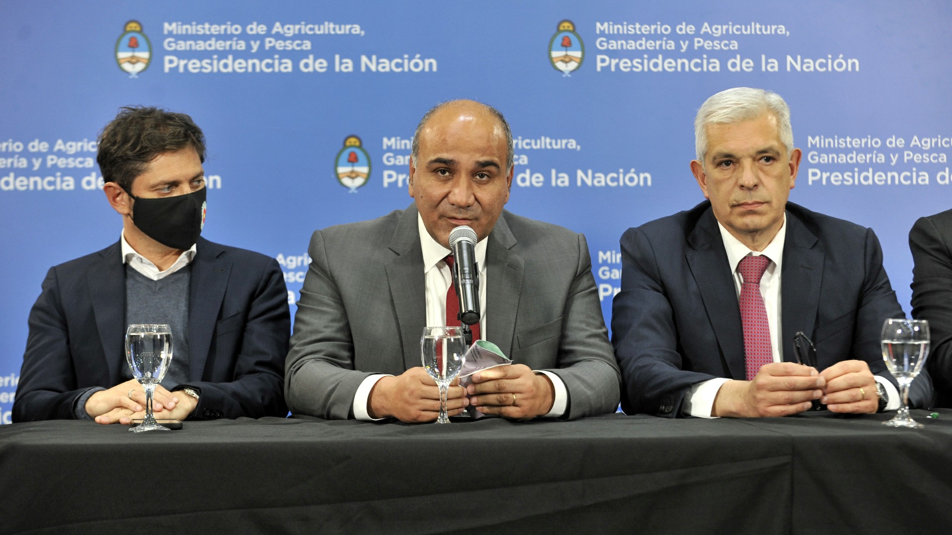 Kicillof, Manzur y Domínguez, durante los anuncios para la exportación de carne vacuna. (Gustavo Gavotti)