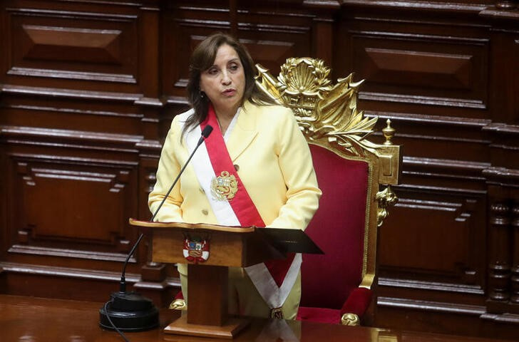 Dina Boluarte jura como presidenta de Perú en el Congreso en Lima. REUTERS/Sebastian Castaneda