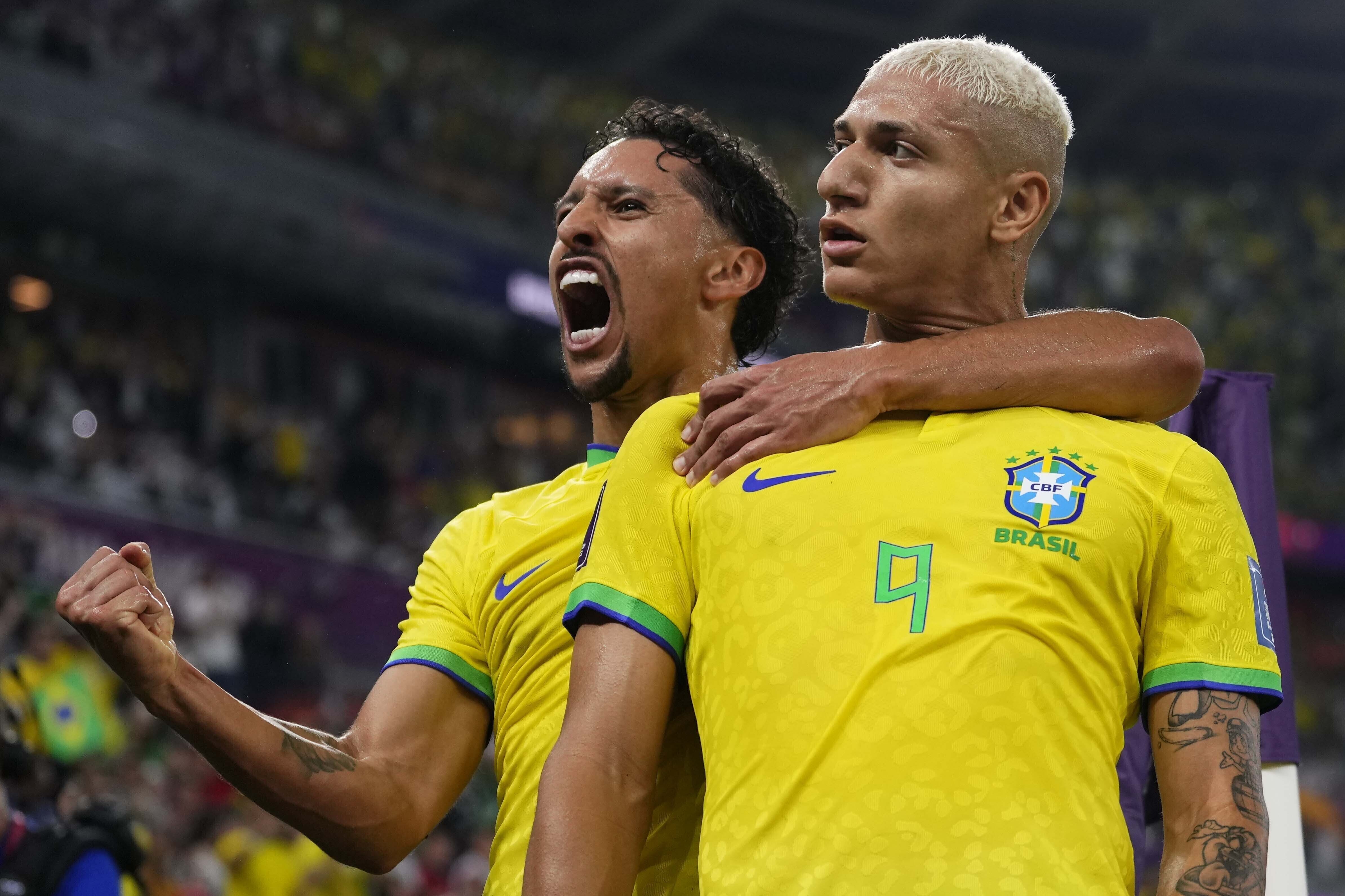 Brasil avanzó a cuartos de final y se enfrentará a Croacia (AP)