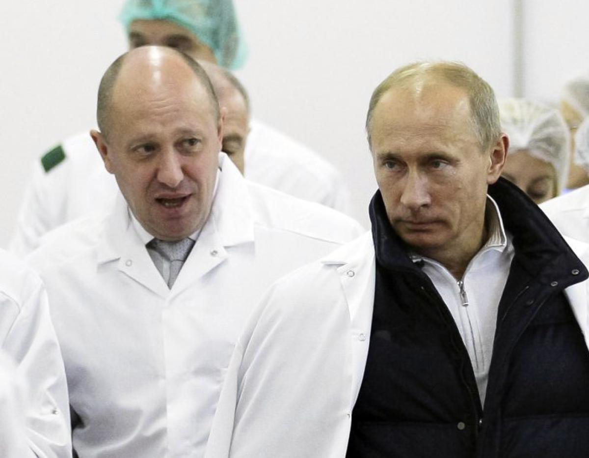 Yevgeny Prigozhin, el Chef del Kremlin y jefe del Grupo Wagner, junto a Vladimir Putin (ALEXEI DRUZHININ/AP)