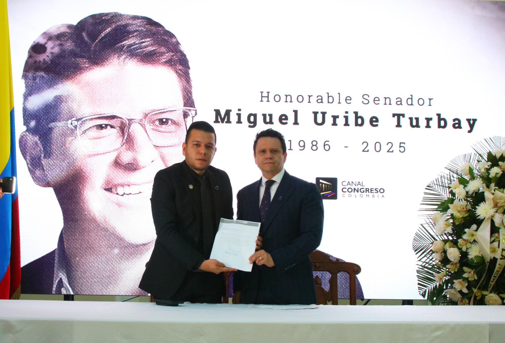 Gustavo Petro sancionó la ley que honra la memoria de Miguel Uribe Turbay: qué dice la norma - Infobae