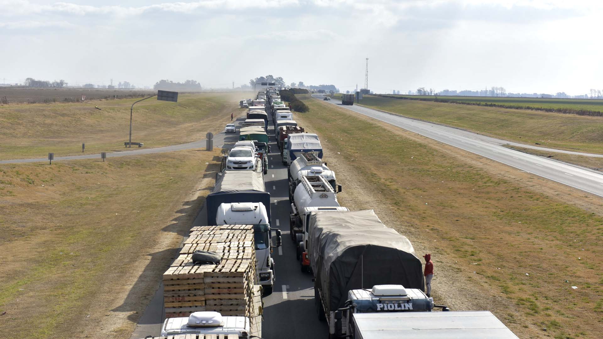 Falta de gasoil: los transportistas que cortan las rutas trasladarán su protesta al Obelisco porteño