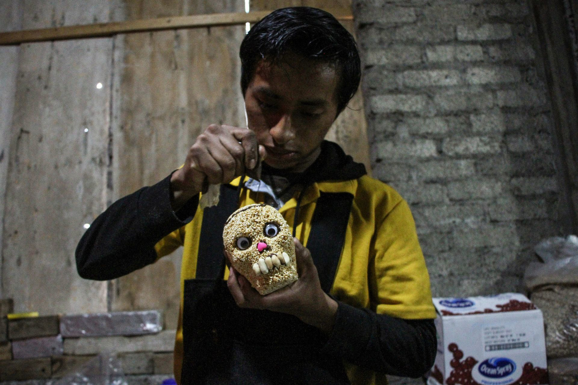 Este año debido a la pandemia por COVID-19 la producción se ha visto reducido casi en un 50% ya que la venta de estos dulces típicos han tenido una baja considerable en su venta.