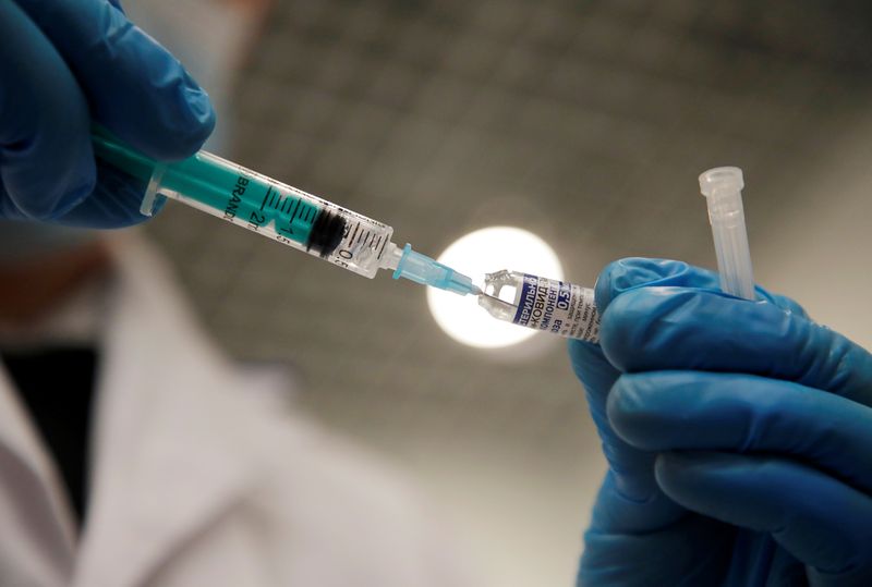 "La mayoría de los países en desarrollo no tendrán acceso generalizado a las vacunas antes de 2023 como muy pronto" (Reuters)