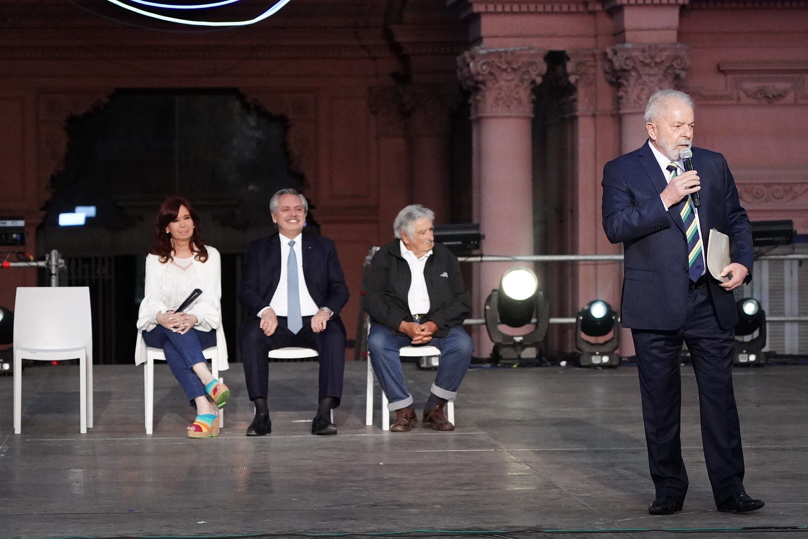 Cristina Kirchner acompañó a Alberto Fernández en el acto por el aniversario de la democracia en 2021 (Franco Fafasuli)