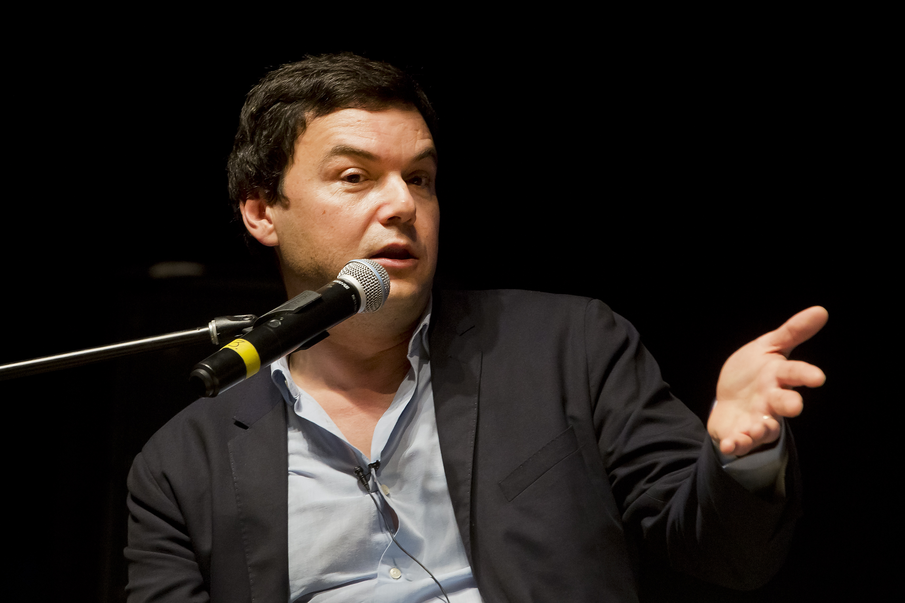 Thomas Piketty es director de investigación en la École des Hautes Études en Sciences Sociales, profesor en la Paris School of Economics, de la que fue su primer director, y codirector de la World Inequality Database.