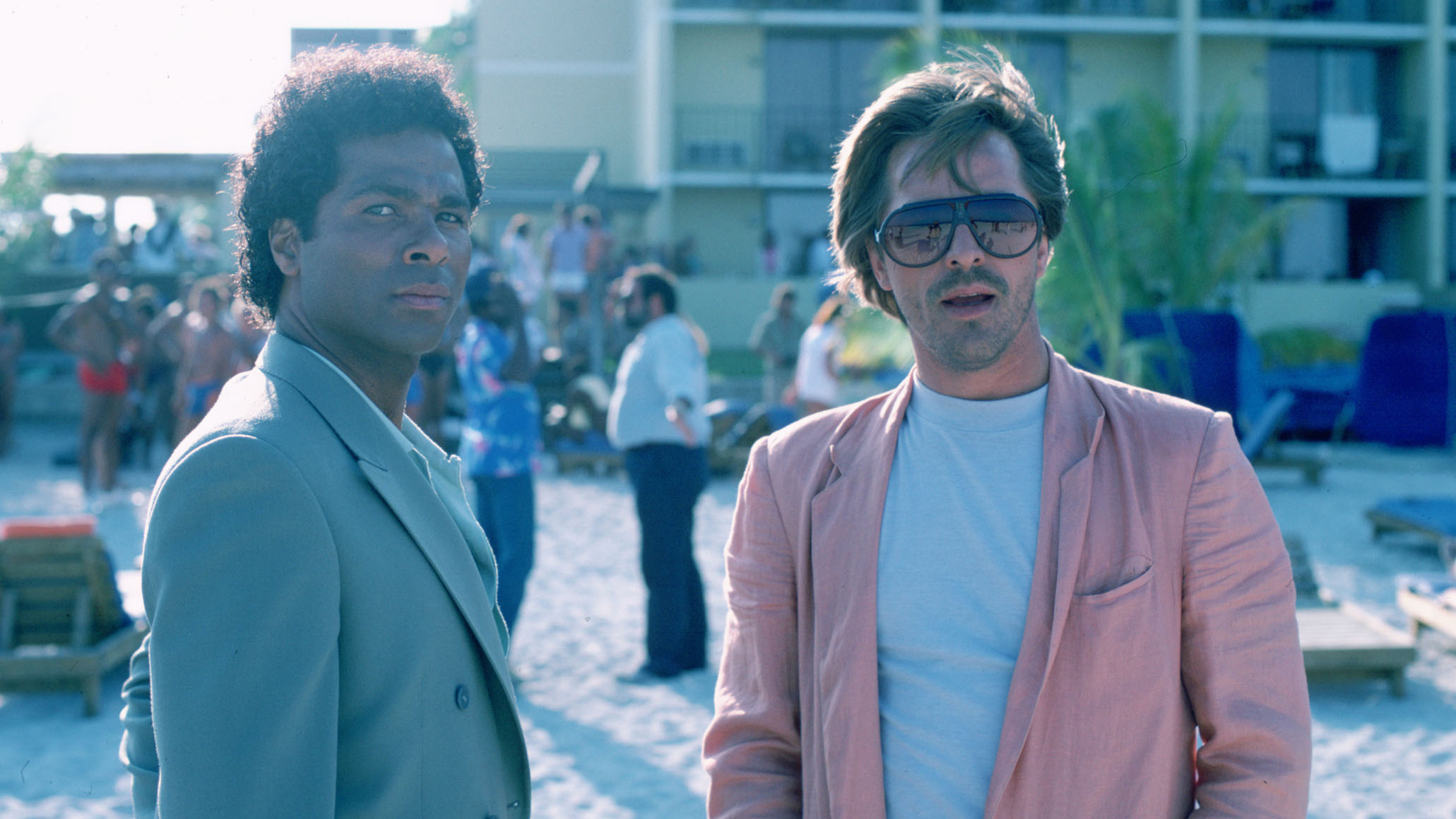 El filme Miami Vice está basado en la serie de televisión del mismo nombre, protagonizada por Don Johnson (izquierda y Philip Michael Thomas. (Universal Tv/Kobal/Shutterstock (5885665ac))
