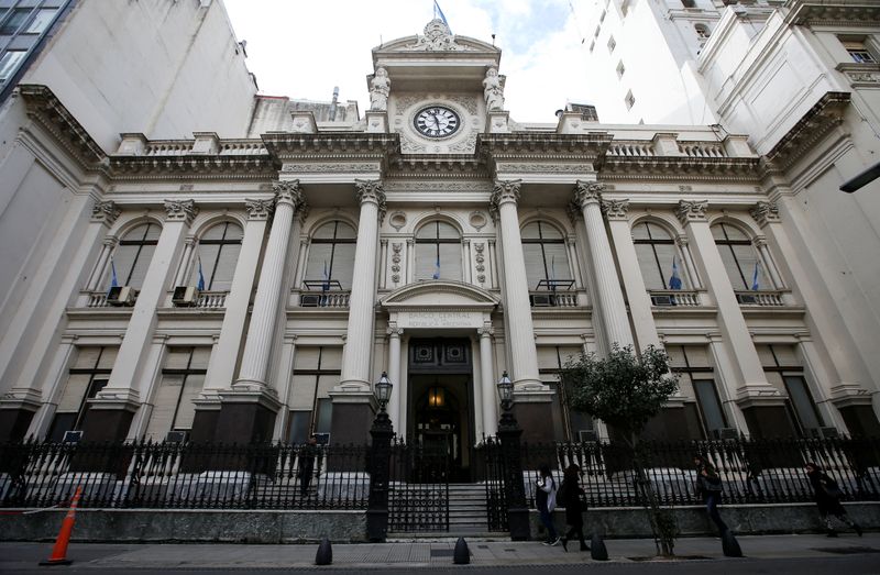 FOTO DE ARCHIVO. Vista general de la fachada del Banco Central de Argentina, en Buenos Aires, Argentina. 2 de septiembre de 2019. REUTERS/Agustín Marcarián