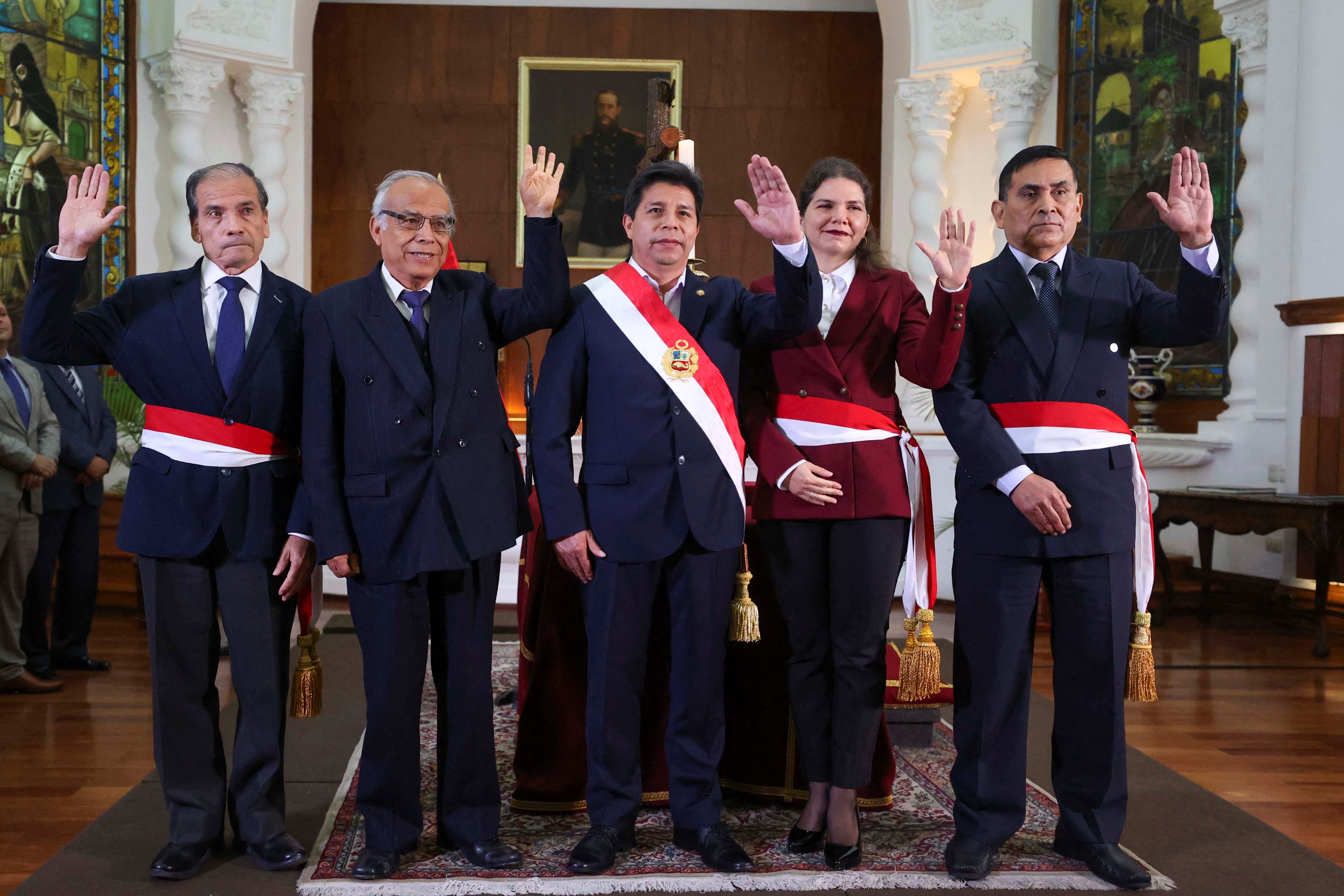 Peru's President Pedro Castillo and Prime Minister Anibal Torres pose for a photograph with newly named Environment Minister Wilbert Rozas, Women's Minister Claudia Davila and Defence Minister Richard Tineo, in Lima, Peru August 24, 2022. Vidal Tarqui Palomino/Peru Presidency/Handout via REUTERS  ATTENTION EDITORS - THIS IMAGE HAS BEEN SUPPLIED BY A THIRD PARTY. NO RESALES. NO ARCHIVES