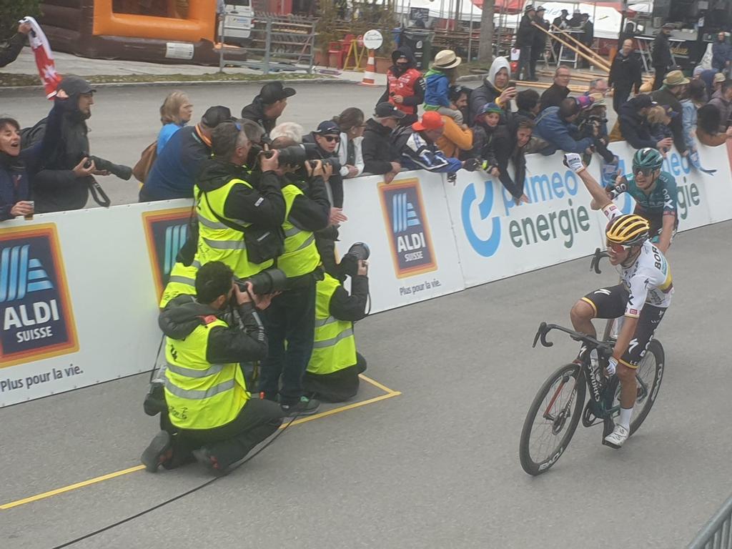 Sergio Higuita Gana La Etapa 4 Del Tour De Romandía 2022 Y Continúa