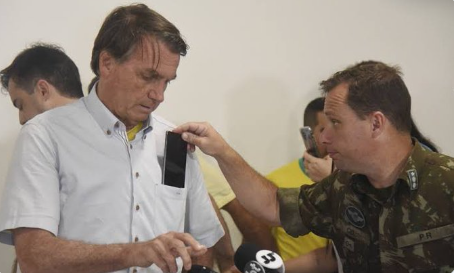 El celular del teniente coronel Mauro Cid, quien fuera un ayudante muy próximo del ex presidente brasileño Jair Bolsonaro (2019-2022), tenía mensajes y documentos que revelan una especie de trama para dar un golpe de Estado. (TWITTER)