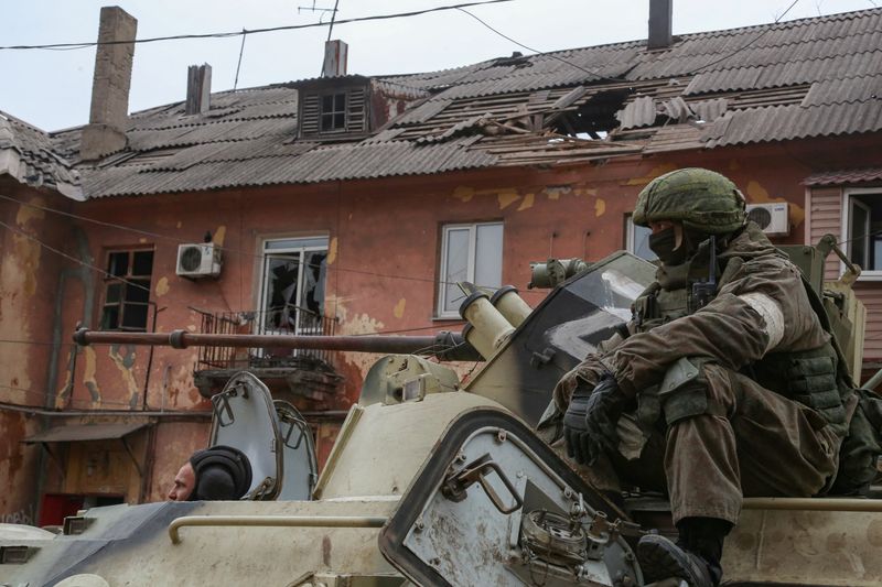 El Batallón ucraniano de Azov denunció que las tropas rusas atacaron la ciudad de Mariupol con armas químicas (REUTERS/Chingis Kondarov)