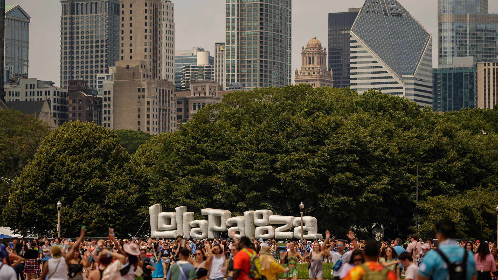 100 mil personas disfrutaron de la primera jornada de Lollapalooza Chicago 2021