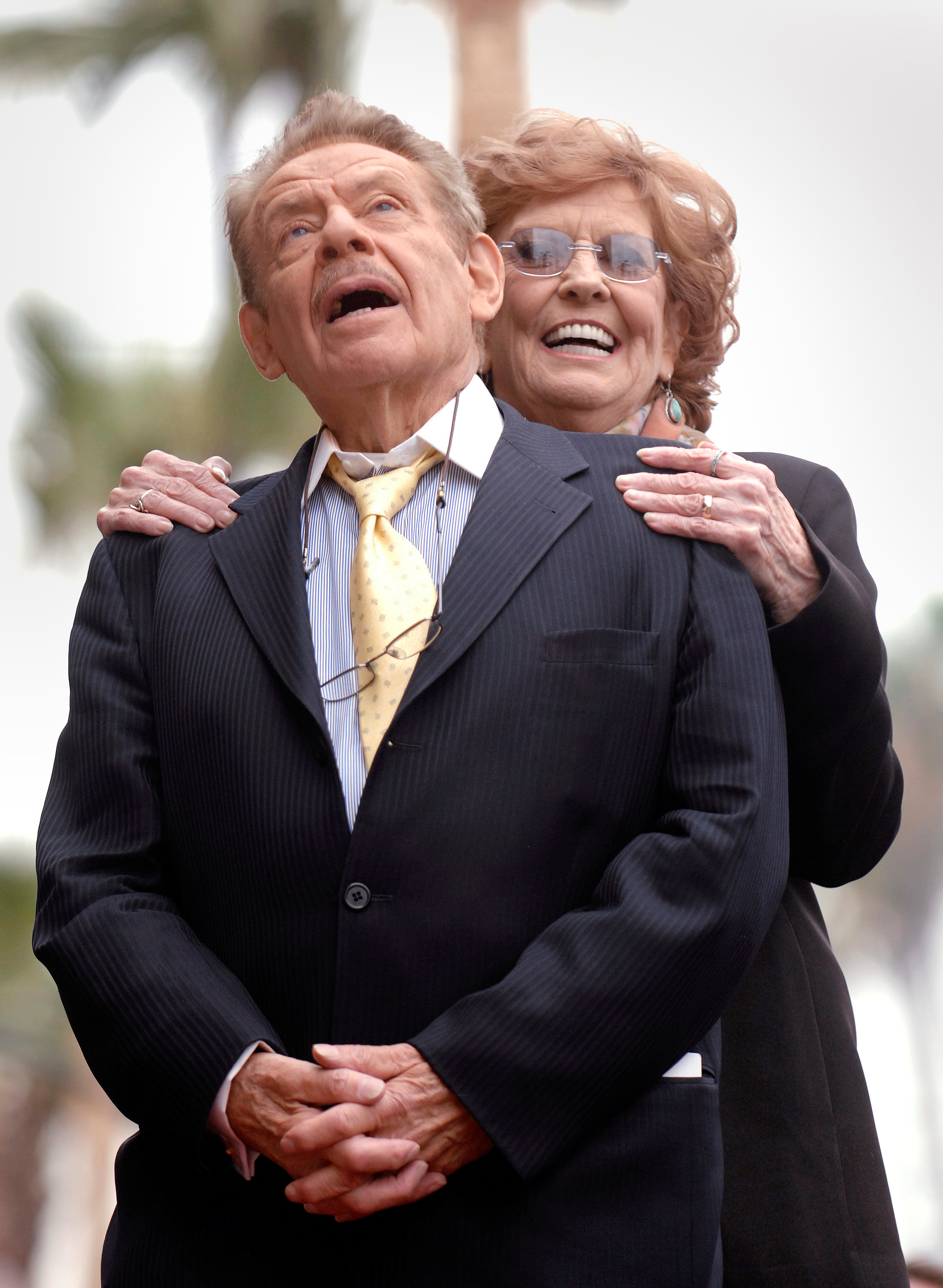 Jerry Stiller y su esposa Anne Meara durante la ceremonia en la Hollywood Walk of Fame de Los Ángeles (Reuters/ Phil McCarten/archivo)