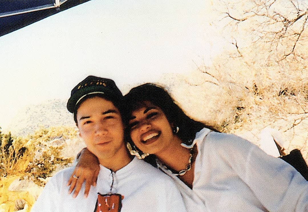 Chris Perez se unió a la banda de Selena a petición del más chico de los Quintanilla, AB (Kumbia Kingz) y se casó en secreto con la cantante ante la negativa de su padre. Las influencias musicales de Perez estaban eran mayormente de rock en inglés. 