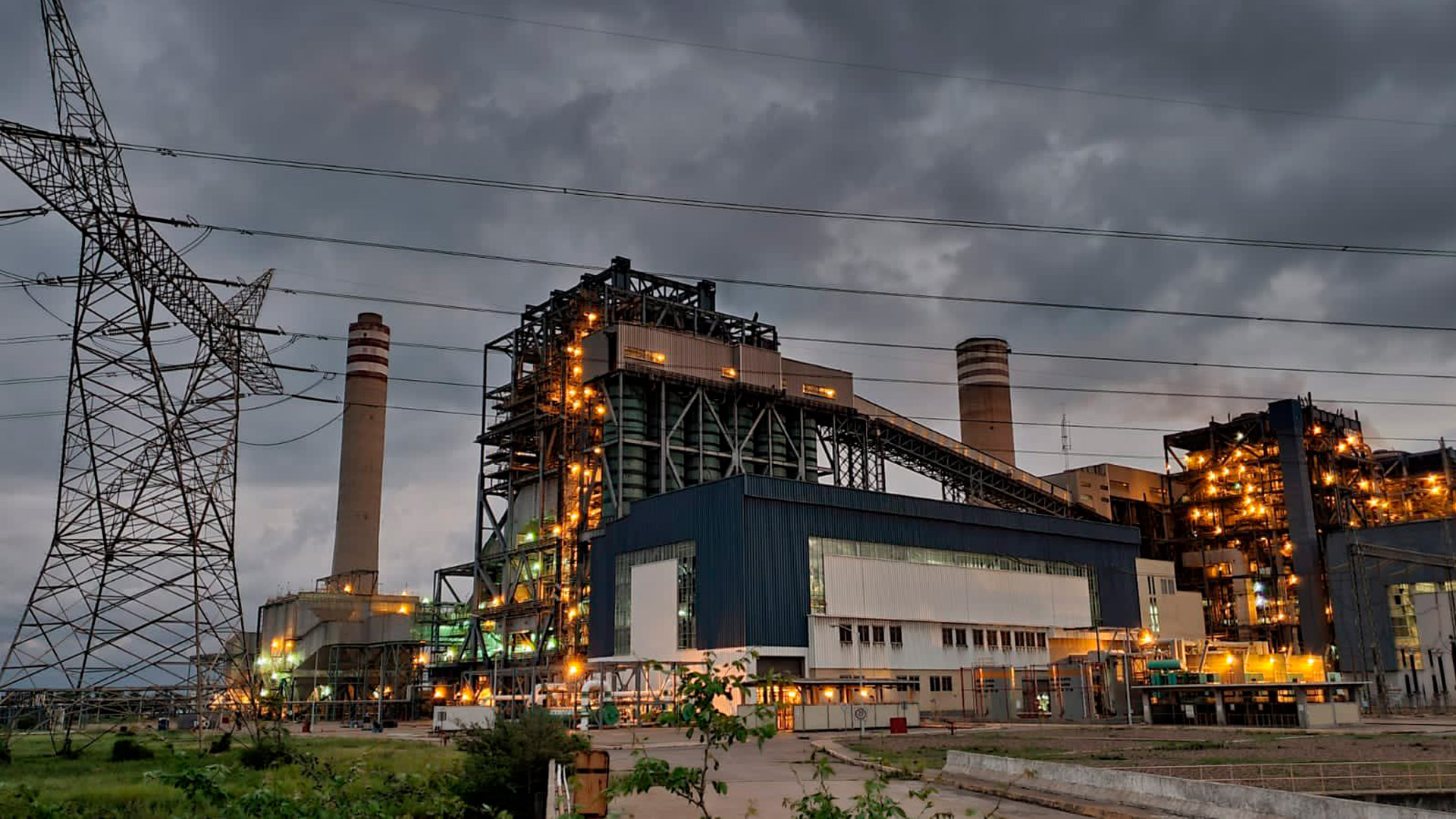 La Carboeléctrica de Petacalco es la que más produce energía para la CFE (Foto: Twitter / @CFEmx)