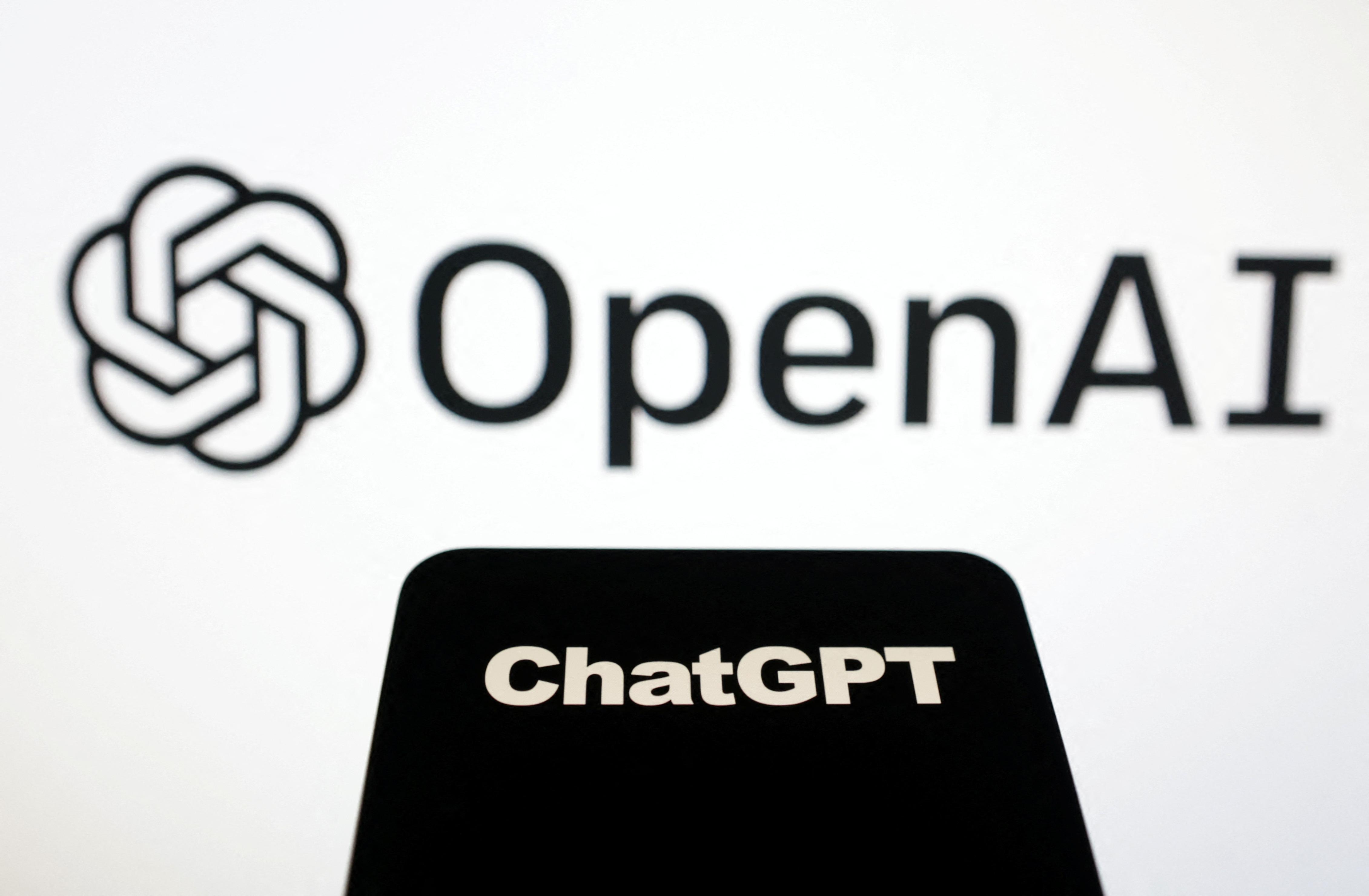 OpenAI es la empresa matriz detrás del inmensamente popular chat de inteligencia artificial ChatGPT (REUTERS/Dado Ruvic/Illustration)