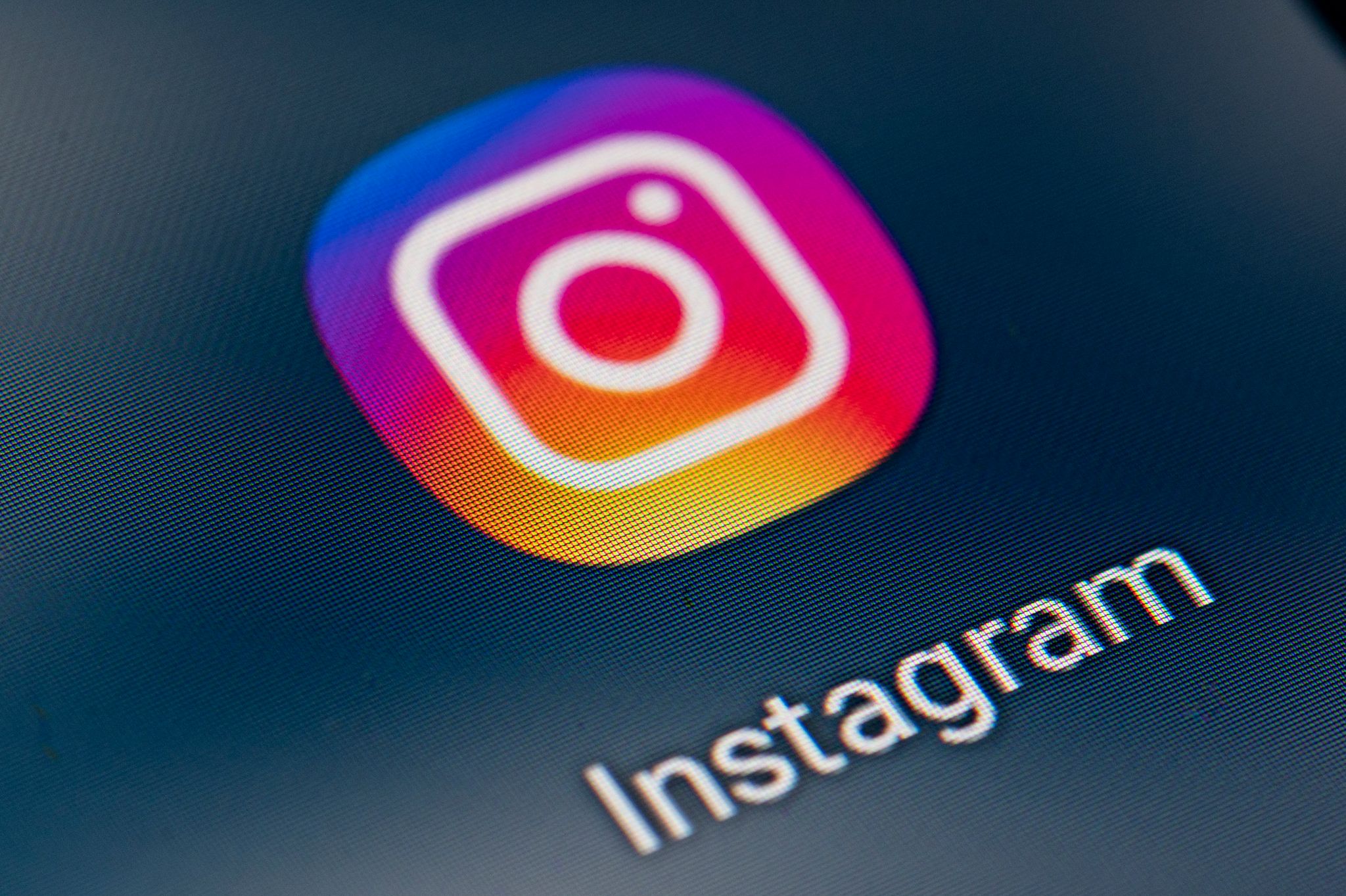 Con este nuevo formato, las personas pueden enviar un GIF dentro de una fotografía o un reel que suban a la red social Instagram.. Foto: Fabian Sommer/dpa