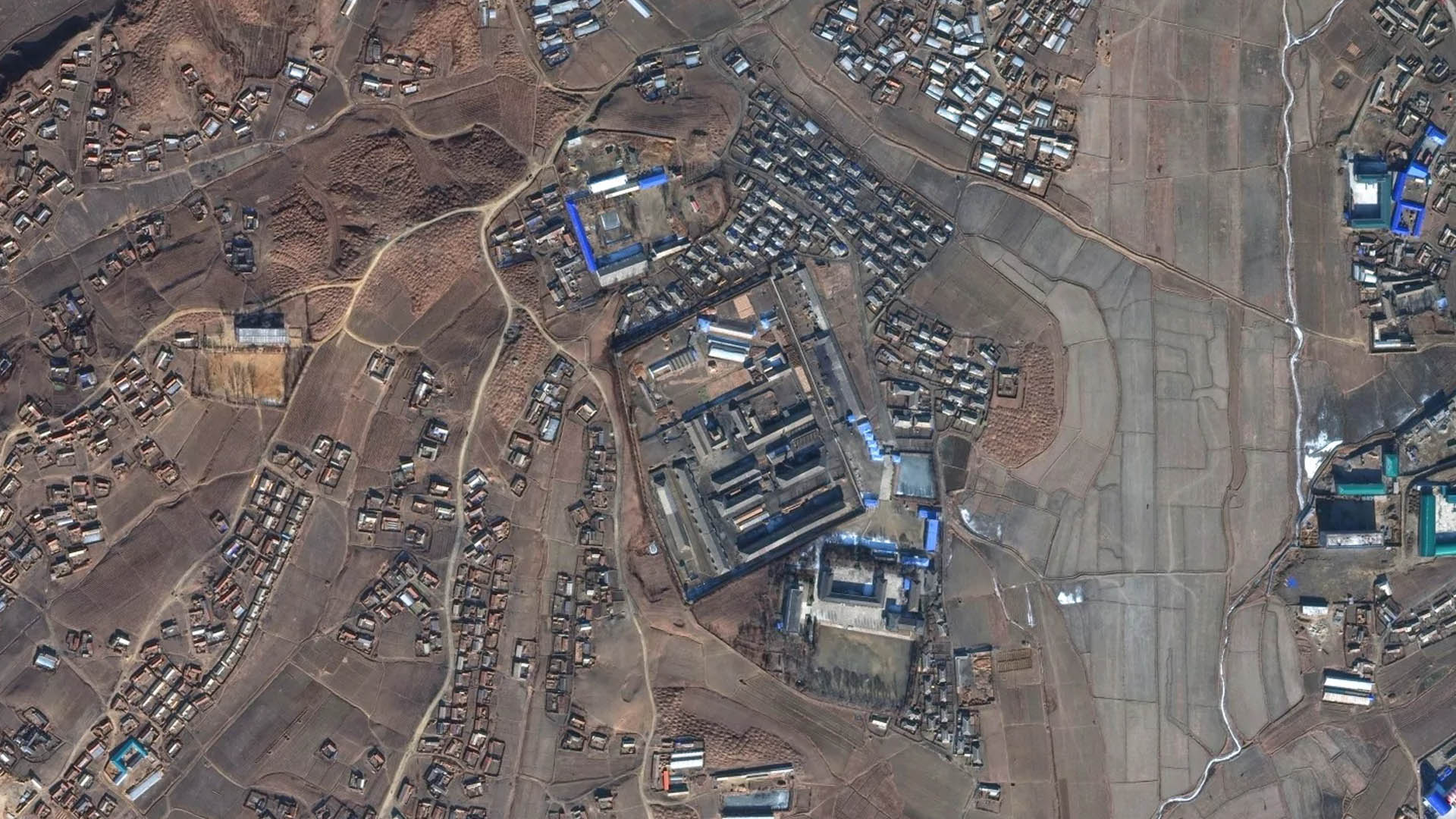 Vista area de campos de trabajo en Corea del Norte. 
(Getty)