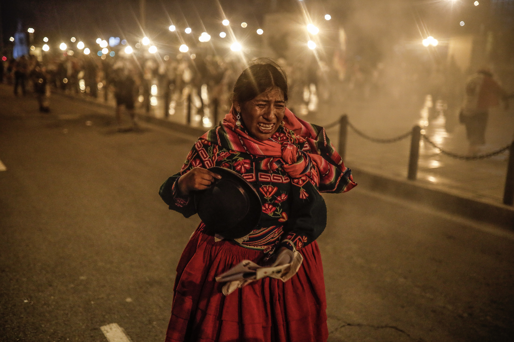 Marcha por Día de la Mujer: Policía lanza bombas lacrimógenas a ciudadanas