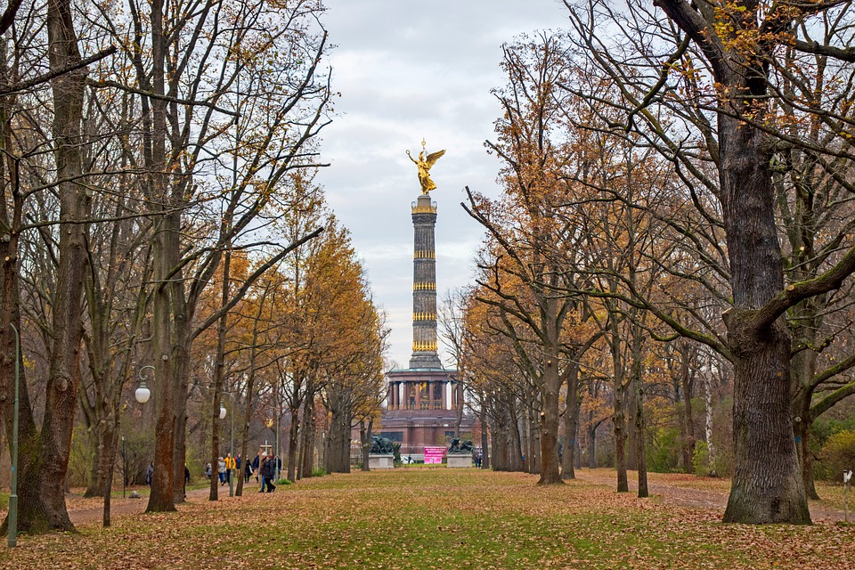 El Tiergarten es el Central Park berlinés, una inevitable comparación. Es uno de los mayores parques de la ciudad, y el más popular
