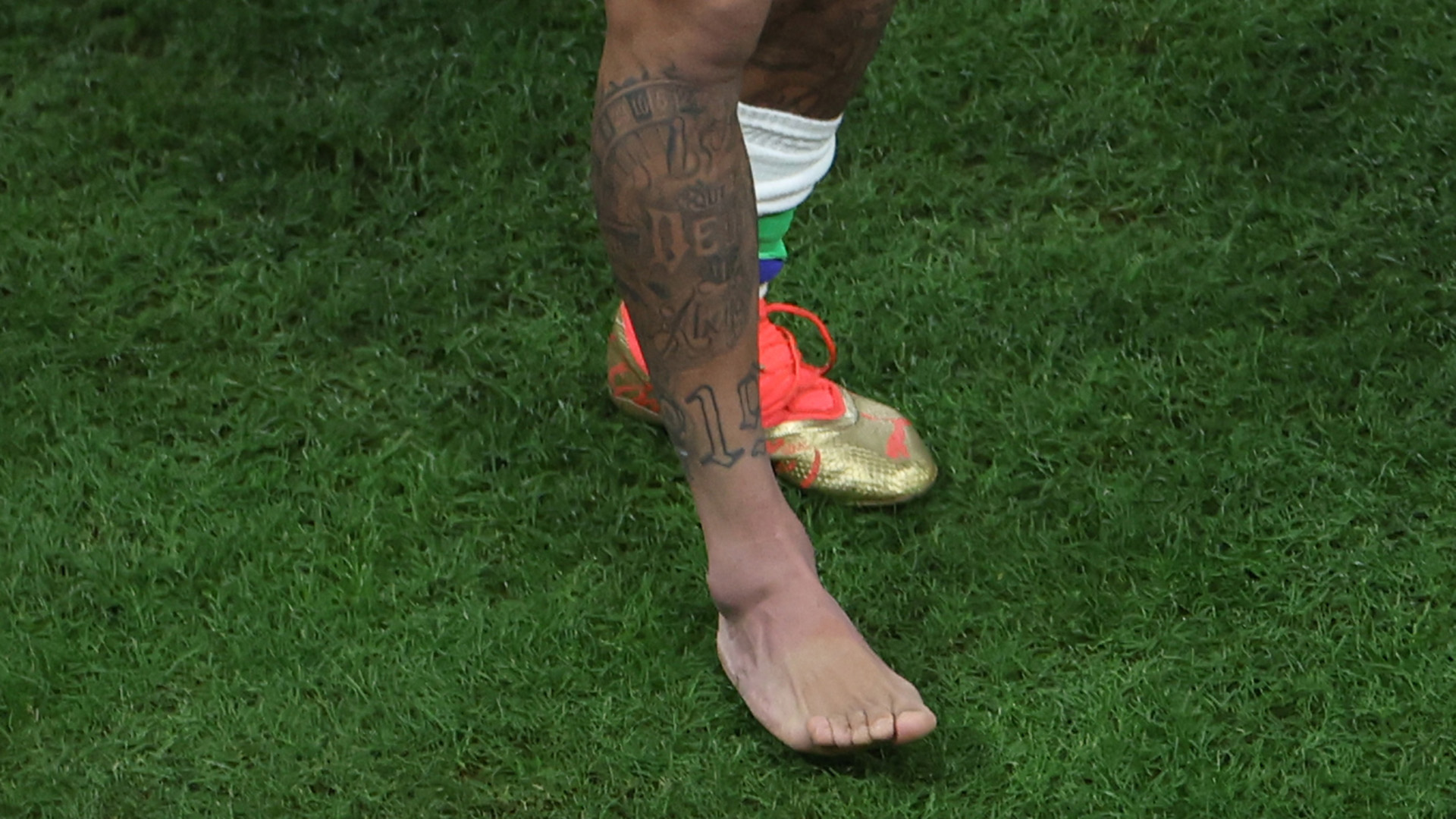 Así quedó el tobillo de Neymar después del debut de Brasil contra Serbia