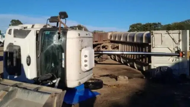 Un hombre en el parque industrial de Paran&aacute; tras ser aplastado por la cabina de un cami&oacute;n