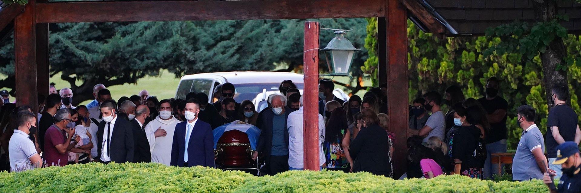 El entierro de Maradona en el cementerio Jardín Bella Vista (Franco Fafasuli)