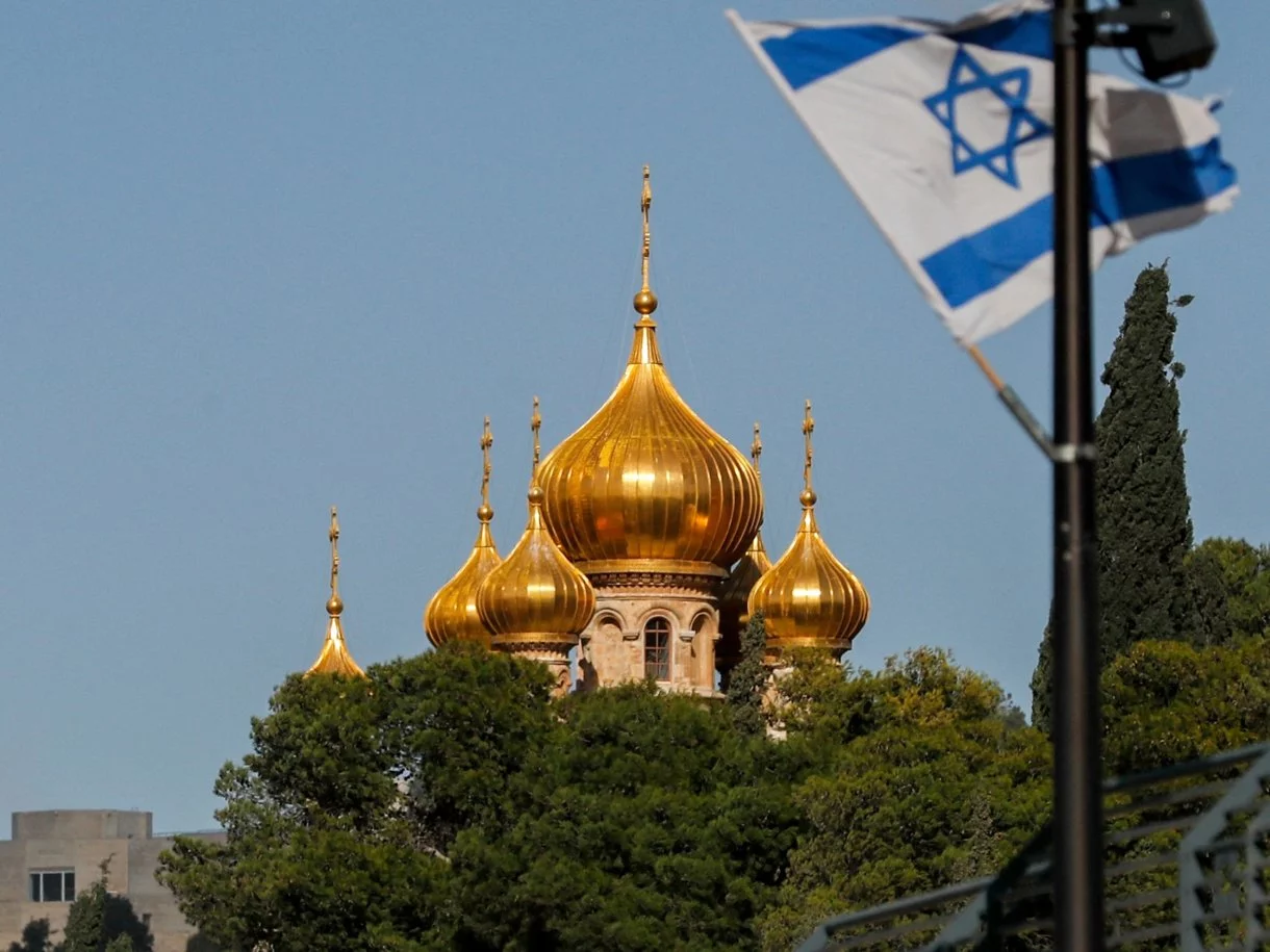 La cúpula de la iglesia ortodoxa María Magdalena en el Monte de los Olivos de Jerusalén. Esta y otras dos iglesias ortodoxas son reclamadas por el gobierno ruso. (AP)