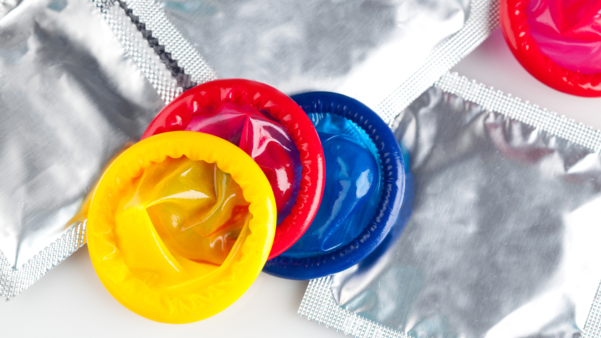 Quien pasó por una vasectomía, igual debe usar preservativos para prevenir infecciones de transmisión sexual (Archivo)