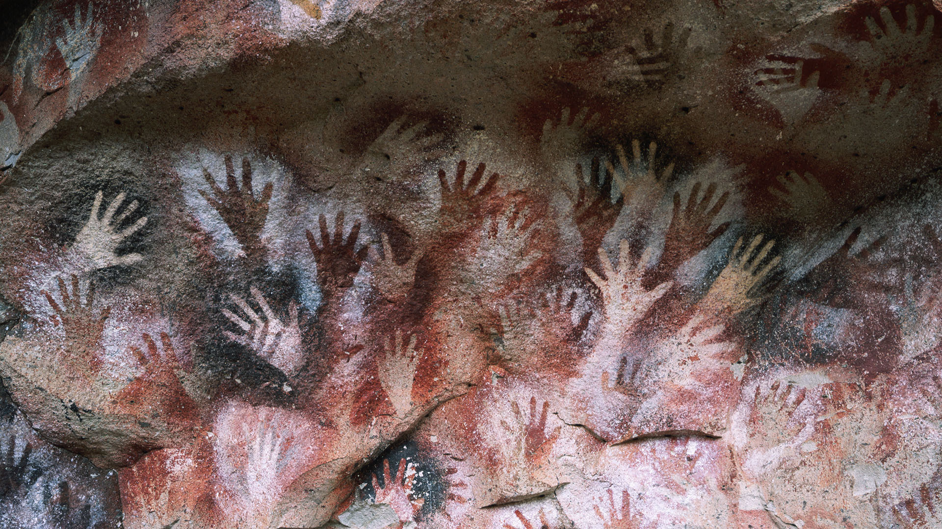 La Cueva de las Manos, uno de los sitios antropológicos más importantes de Argentina, en las inmediaciones de Los Antiguos. (Photo by Fotodesign Stadler Hubert/Corbis via Getty Images)