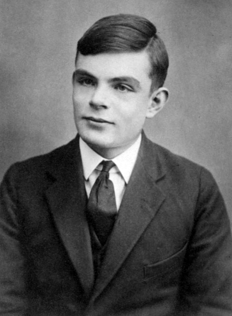 Fue matemático, filósofo, experto en lógica, criptógrafo y biólogo , entre otras cosas. Ayudó a ganar la Segunda Guerra Mundial al bando aliado y puso su vida al servicio del reino, pero fue encarcelado por ser considerado un "perverso sexual"
