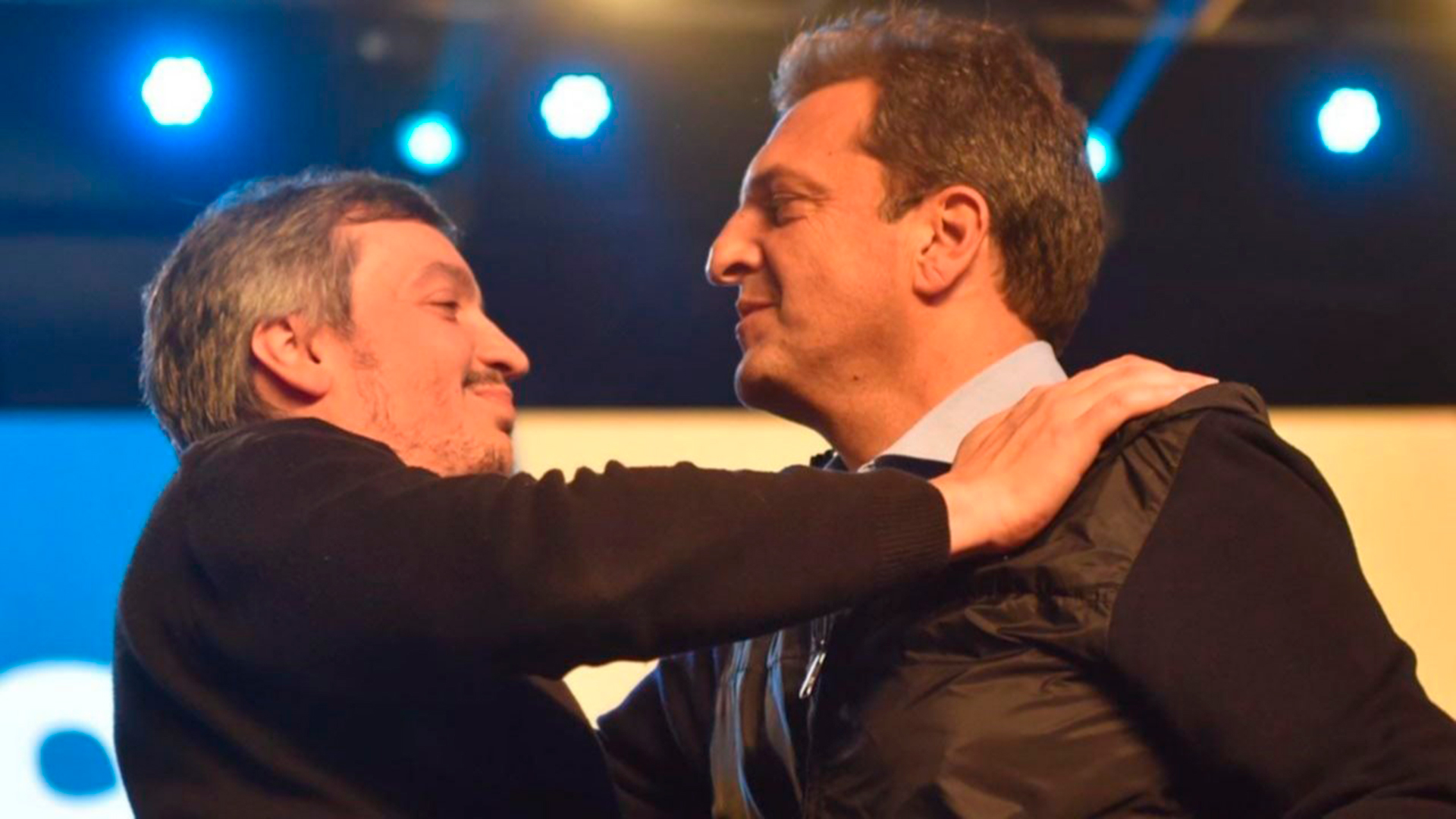 Máximo Kirchner y Sergio Massa en el búnker del Frente de Todos