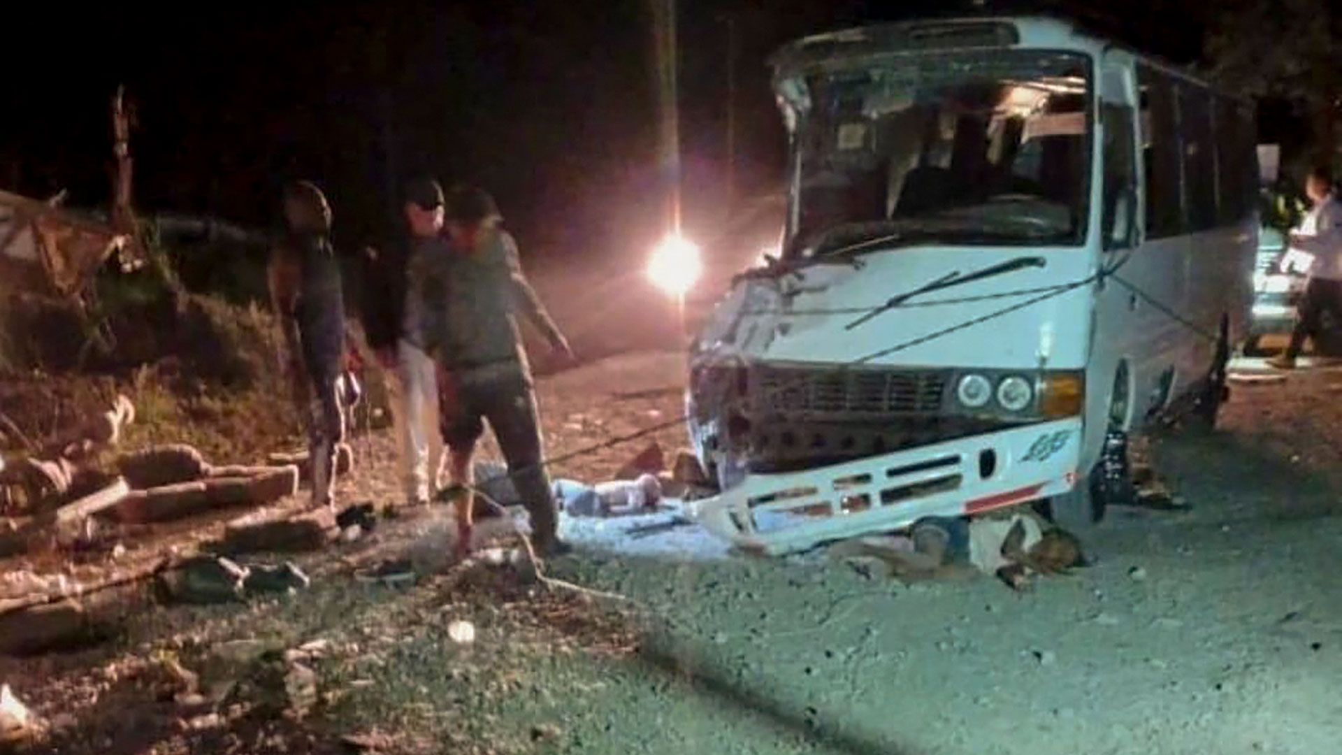 Unao de los buses afectados tras el accidente en Panamá. AFP