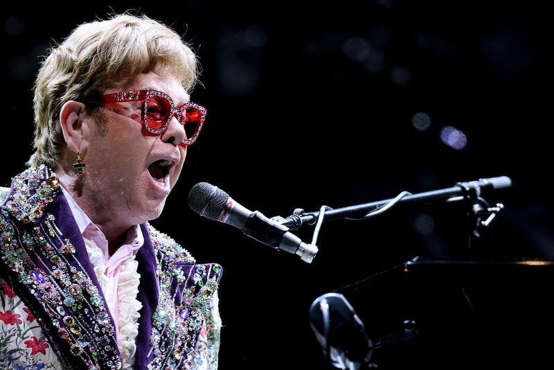 Elton John terminará con su gira Farewell Yellow Brick Road Tour en 2023

REUTERS/Jonathan Bachman