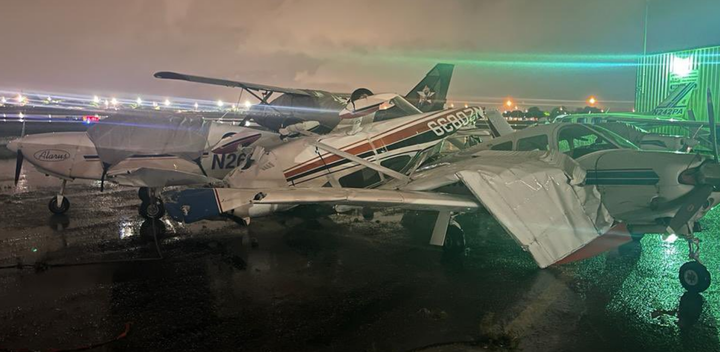 Tornado destruyó aviones en Aeropuerto de North Perry