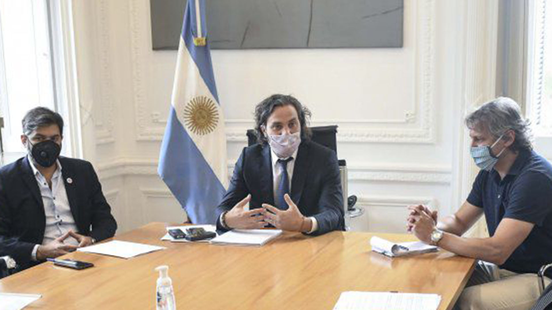 Los jefes de Gabinete Felipe Miguel (Ciudad), Santiago Cafiero (Nación)y Carlos Bianco  (Provincia)