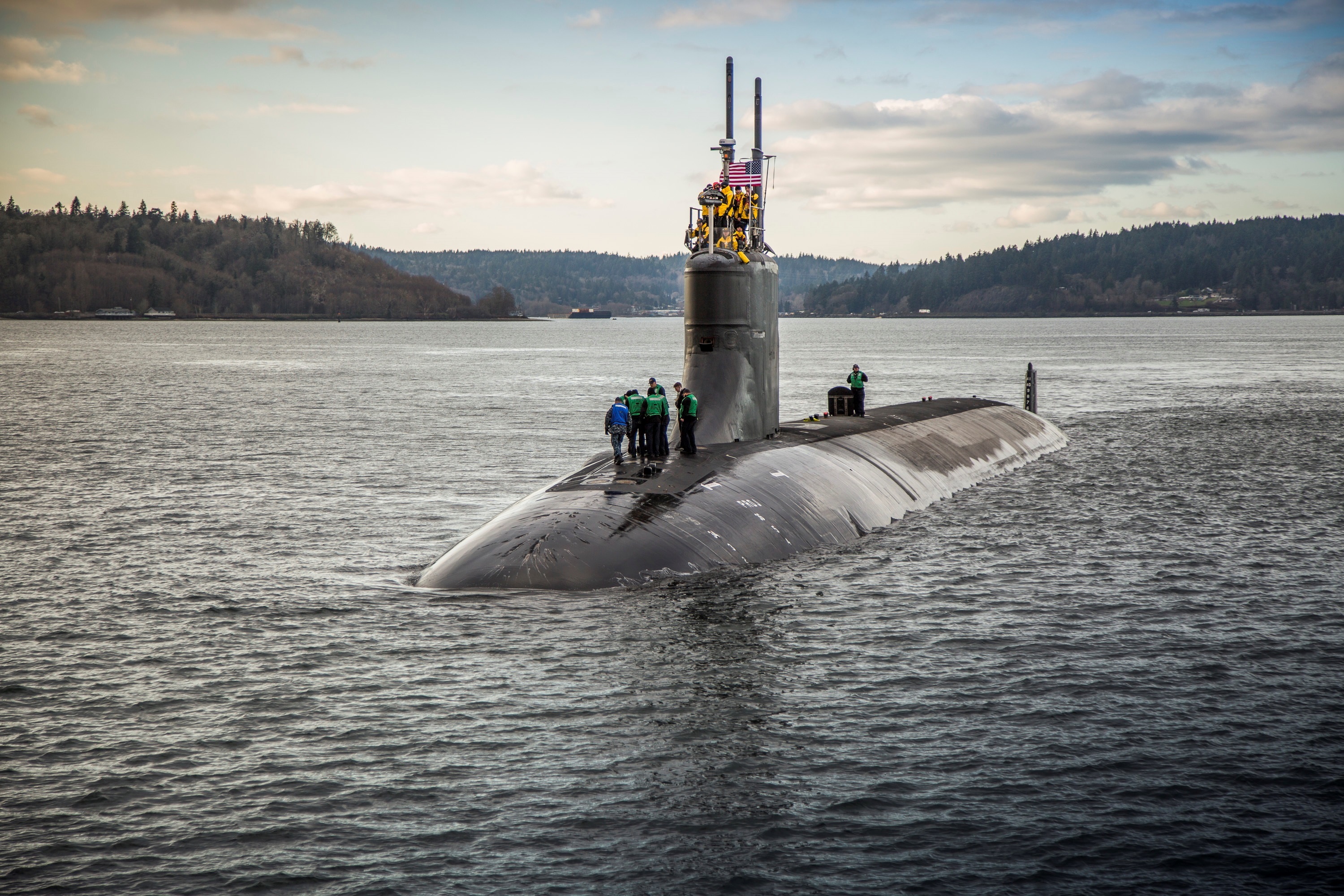 El submarino nuclear estadounidense "USS Connecticut", que golpeó "un objeto" mientras navegaba por aguas del Indo-Pacífico, dejando al menos once militares heridos