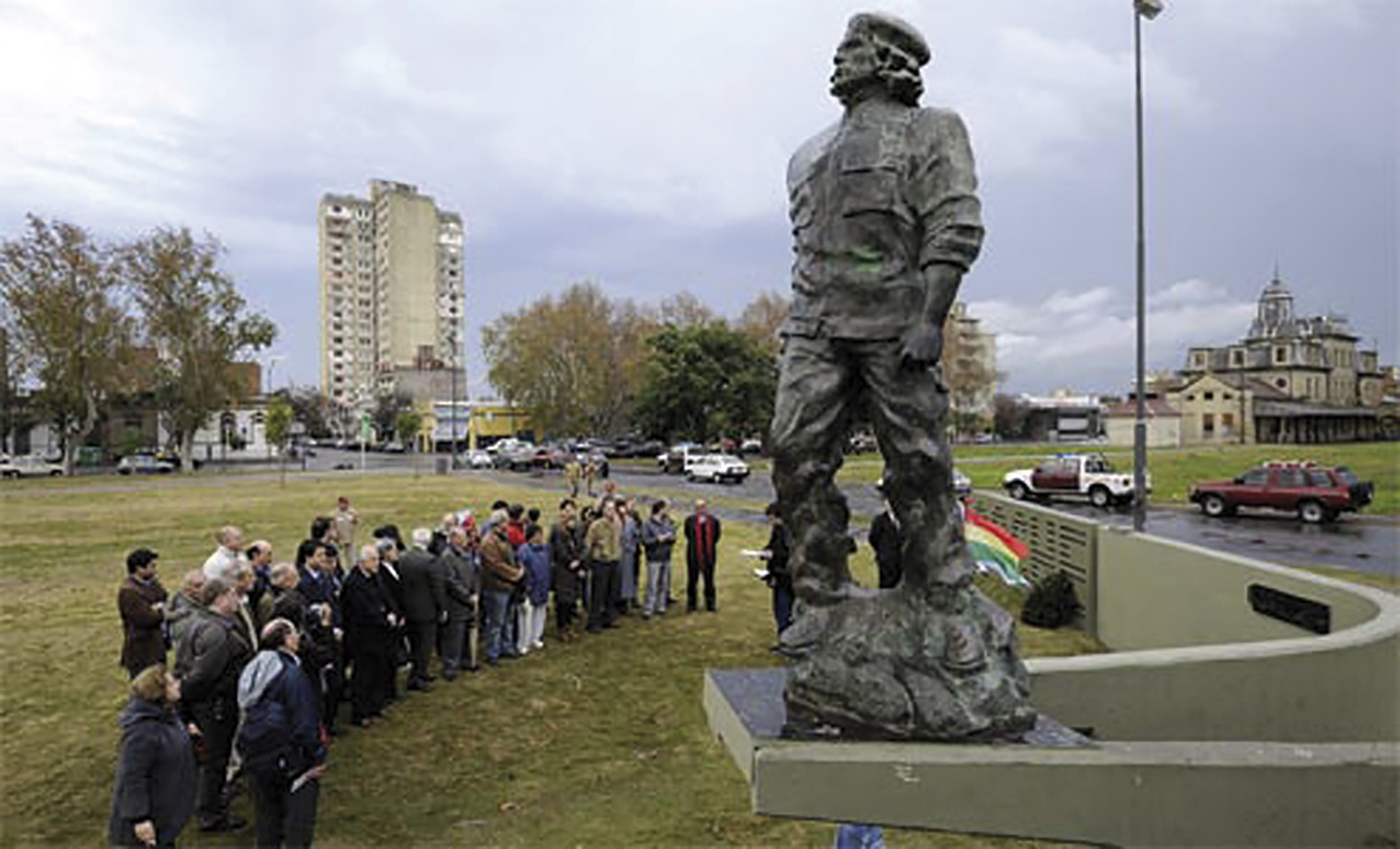 Estatua de Guevara en plaza que lleva su nombre: La escultura se realizó con 75 mil llaves que donaron vecinos y celebridades (Crédito: Gentileza Revista Barullo)