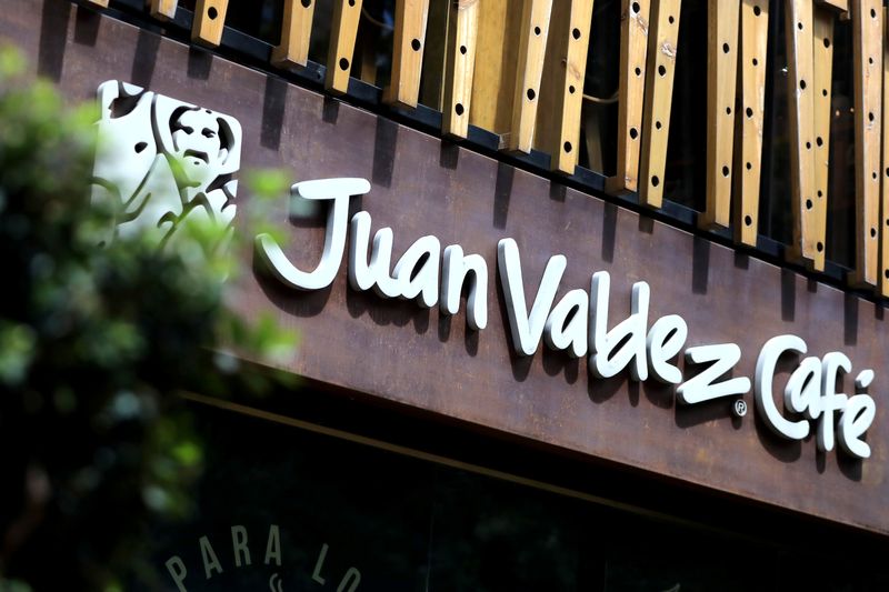 Foto de archivo. El logo de Juan Valdez en una tienda en Bogotá, Colombia. Foto: REUTERS/Luisa González