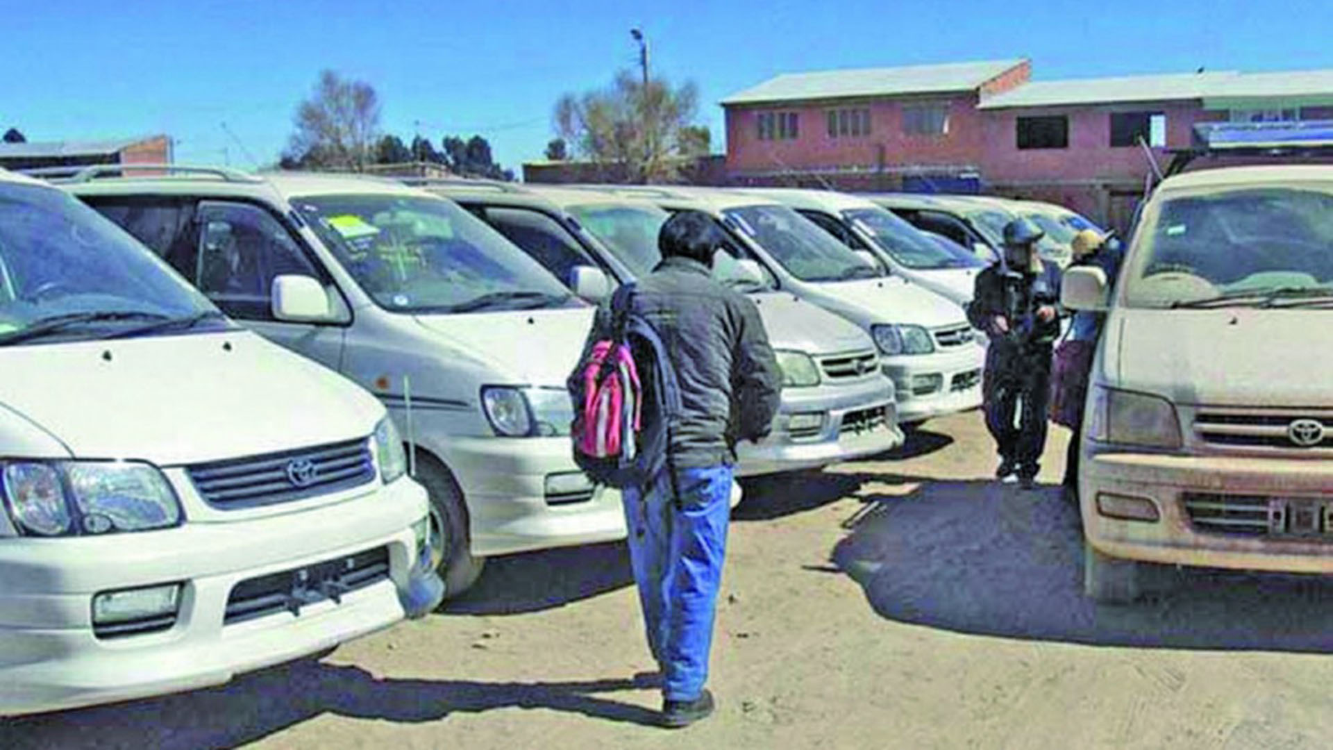 Se abre el debate sobre legalizar los autos indocumentados en Bolivia y provoca rechazo en Chile